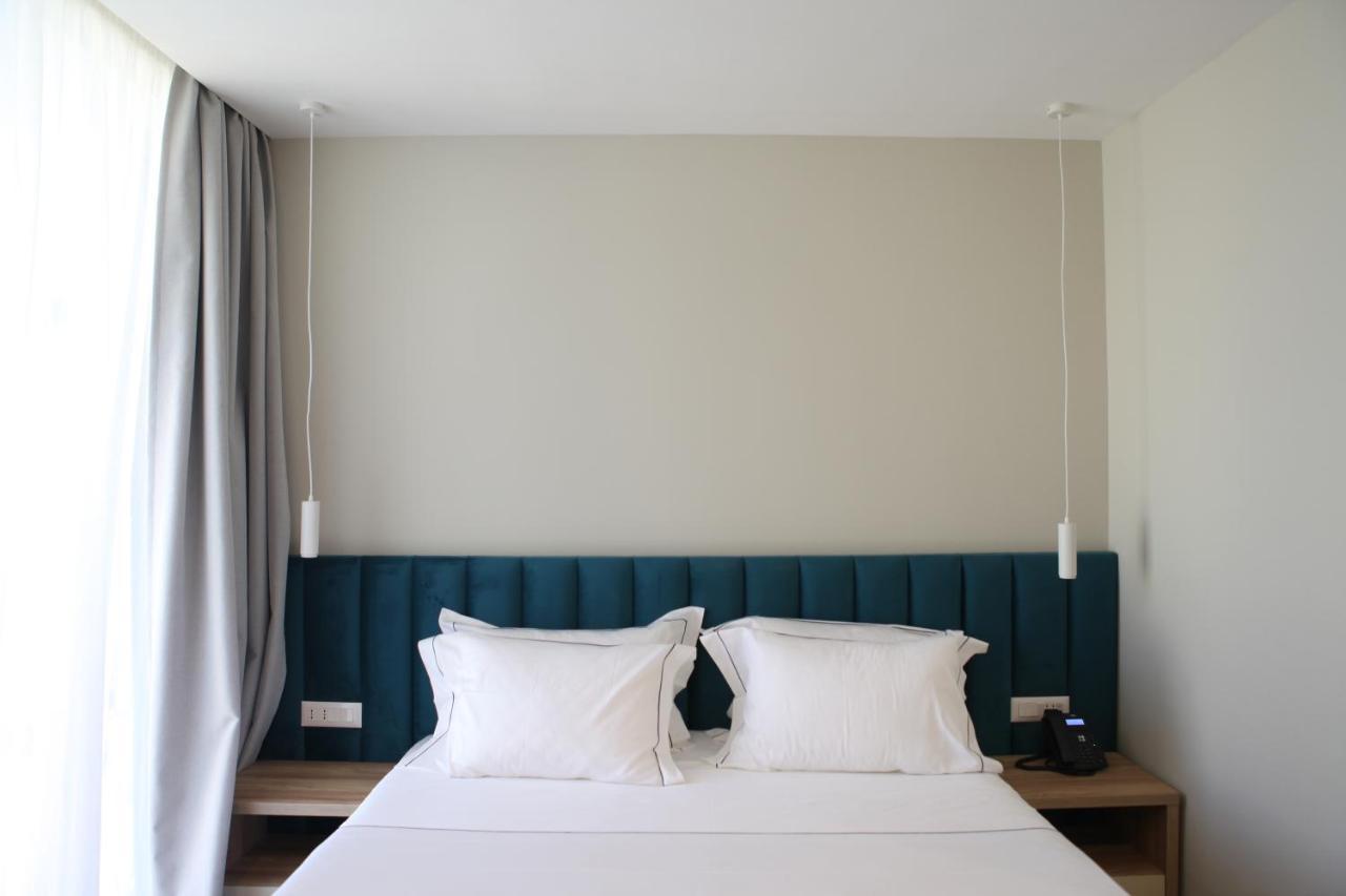 Volmar Hotel Durrës Zewnętrze zdjęcie