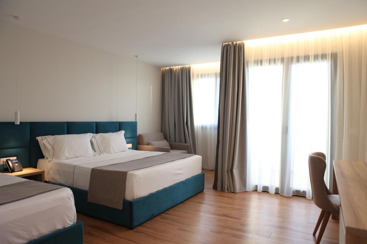 Volmar Hotel Durrës Zewnętrze zdjęcie