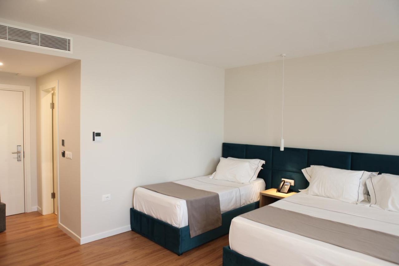 Volmar Hotel Durrës Zewnętrze zdjęcie